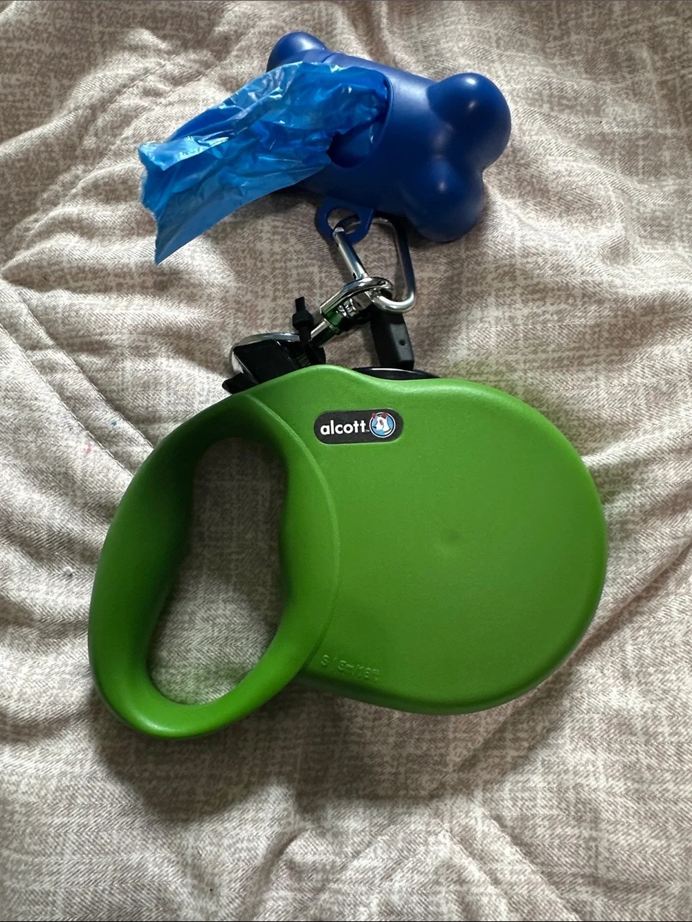Alcott Green Retractable Dog Leash with Blue Bone Bag Dispenser